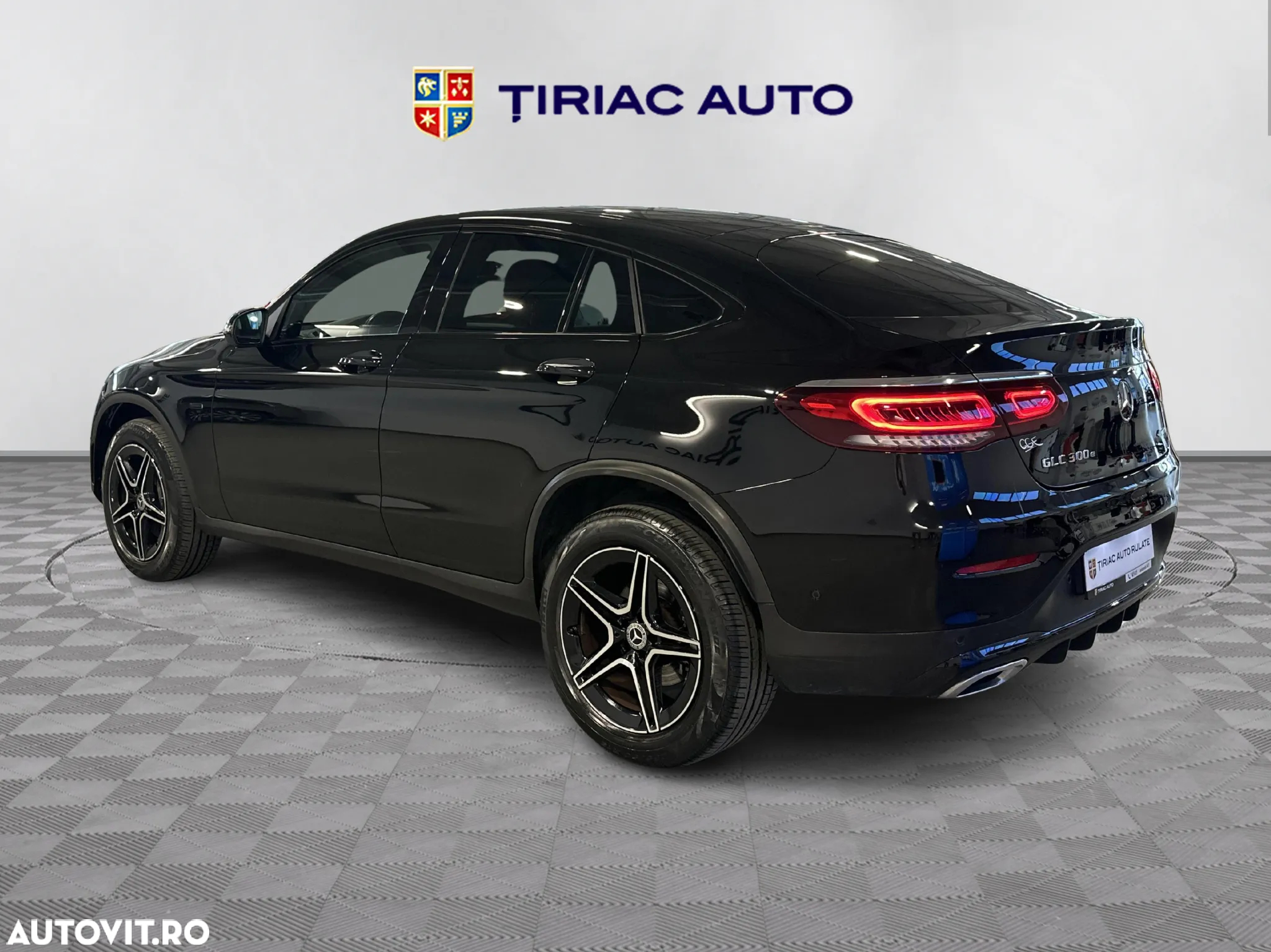 Mercedes-Benz GLC Coupe 300 e 4Matic 9G-TRONIC AMG Line - 3