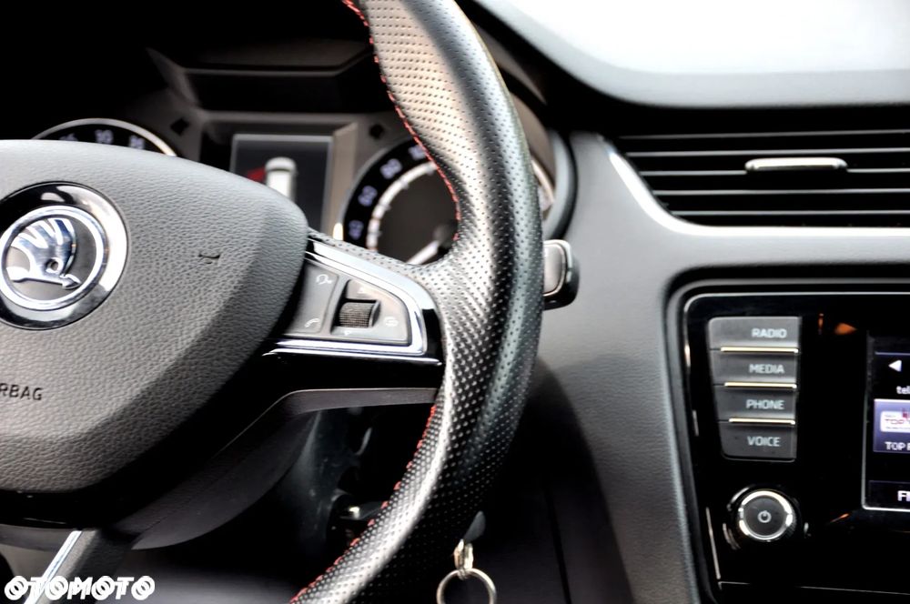 Skoda Octavia Combi 2.0 TDI DSG RS - 33