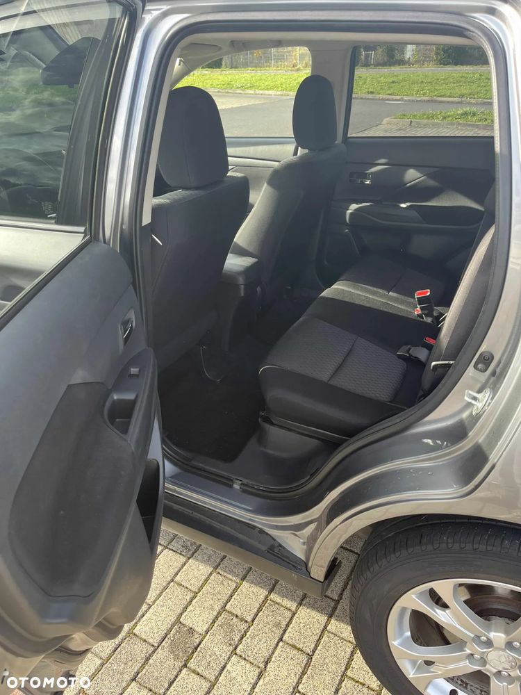 Mitsubishi Outlander - 21
