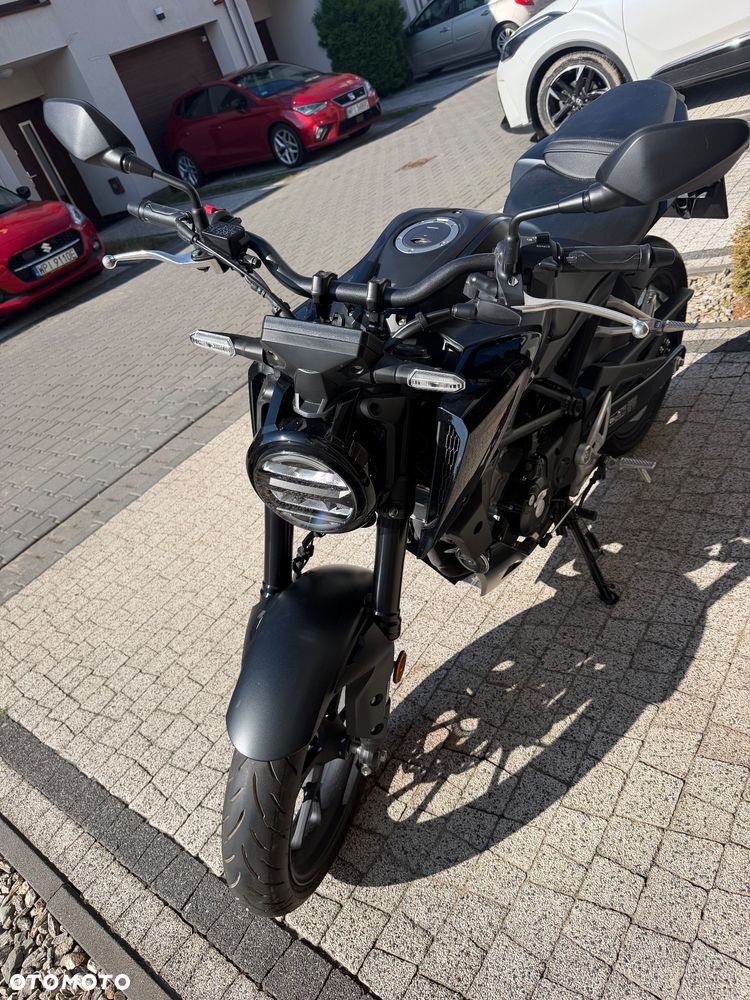 Honda CB - 12