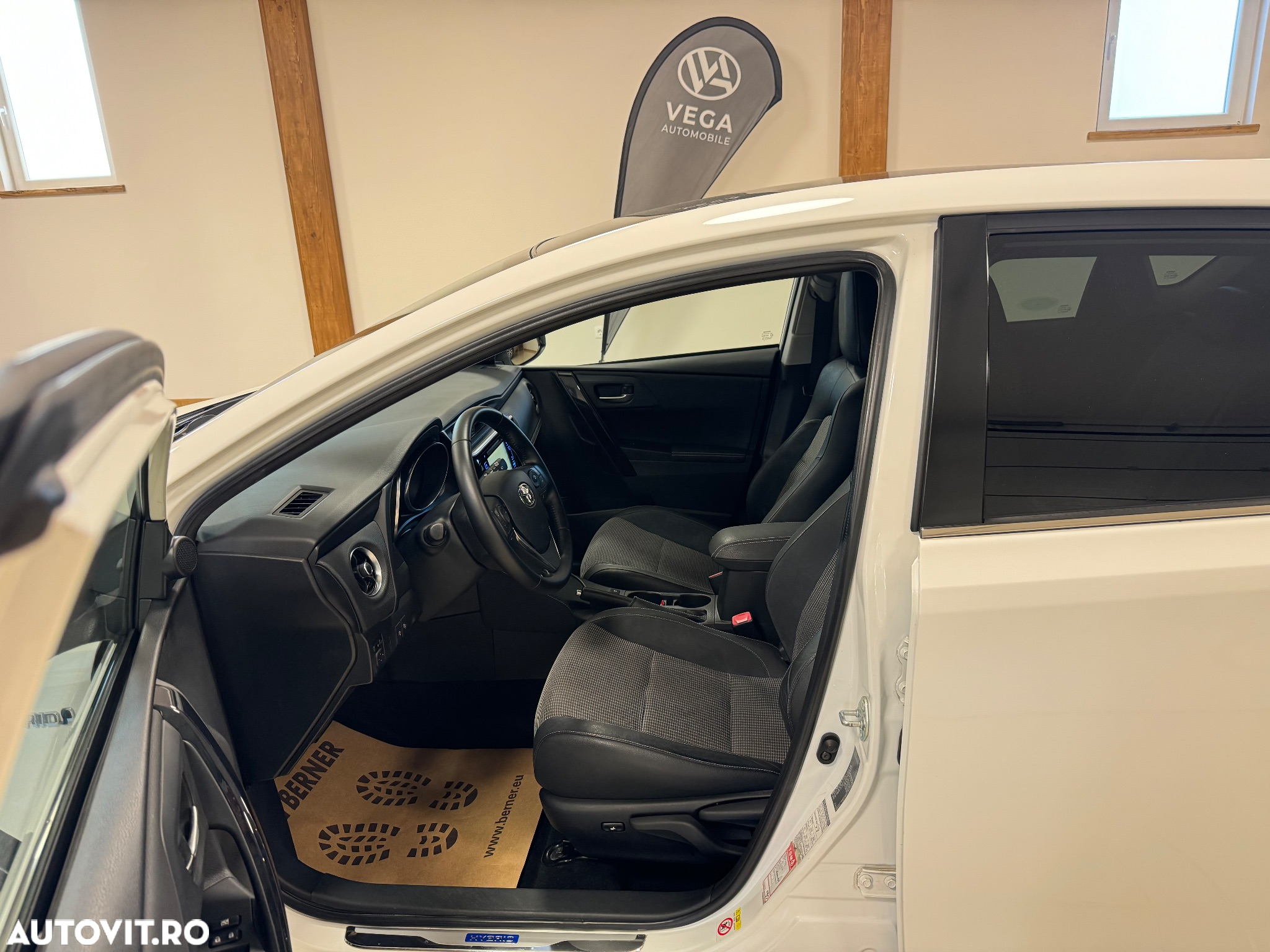 Toyota Auris 1.8 L VVT-i Hybrid Luna - 13