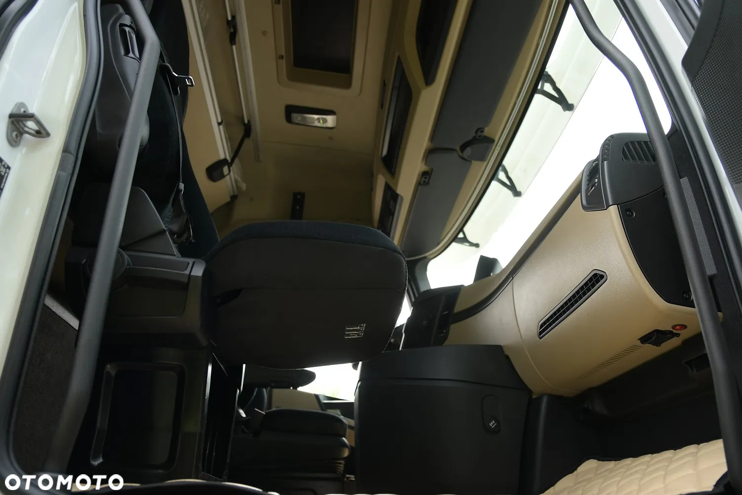 Mercedes-Benz ACTROS - 18
