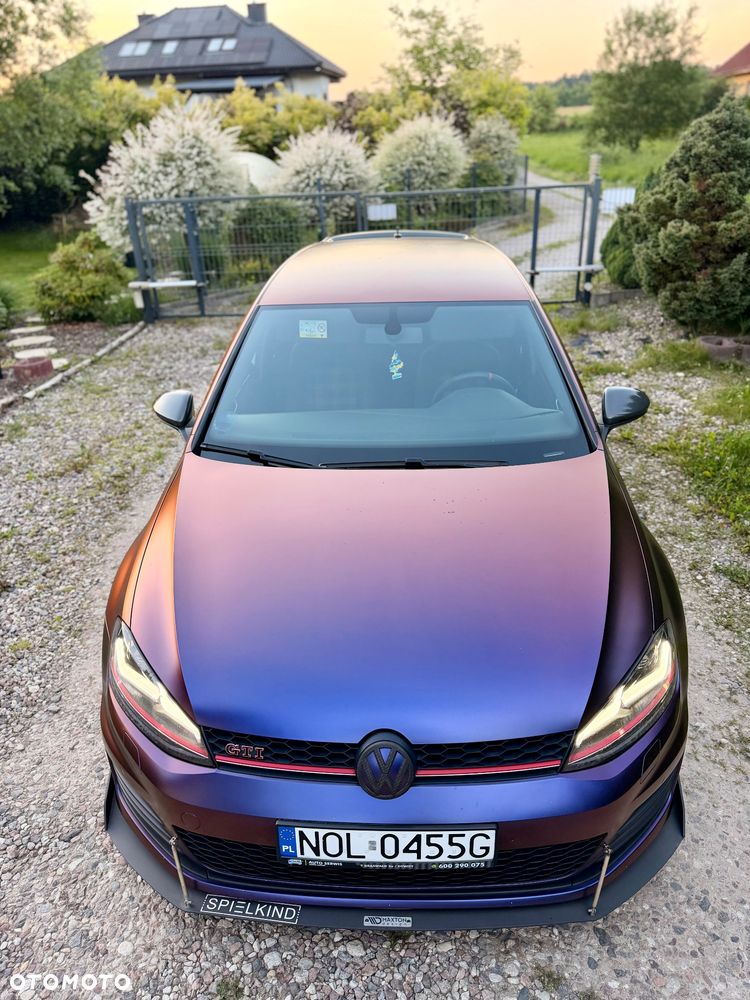 Volkswagen Golf - 2