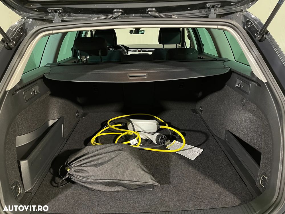 Volkswagen Passat - 11