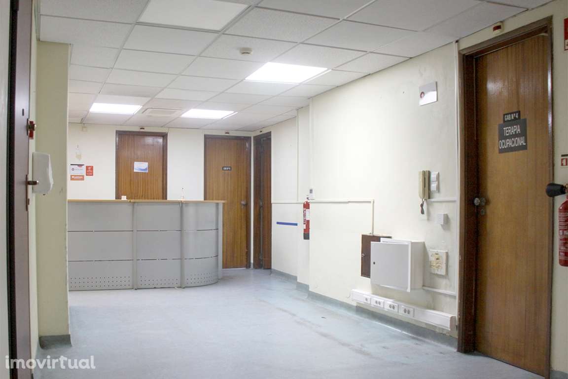 Consultório Médico >=T10 Venda em Almada, Cova da Piedade, Pragal e Ca - Grande imagem: 4/12