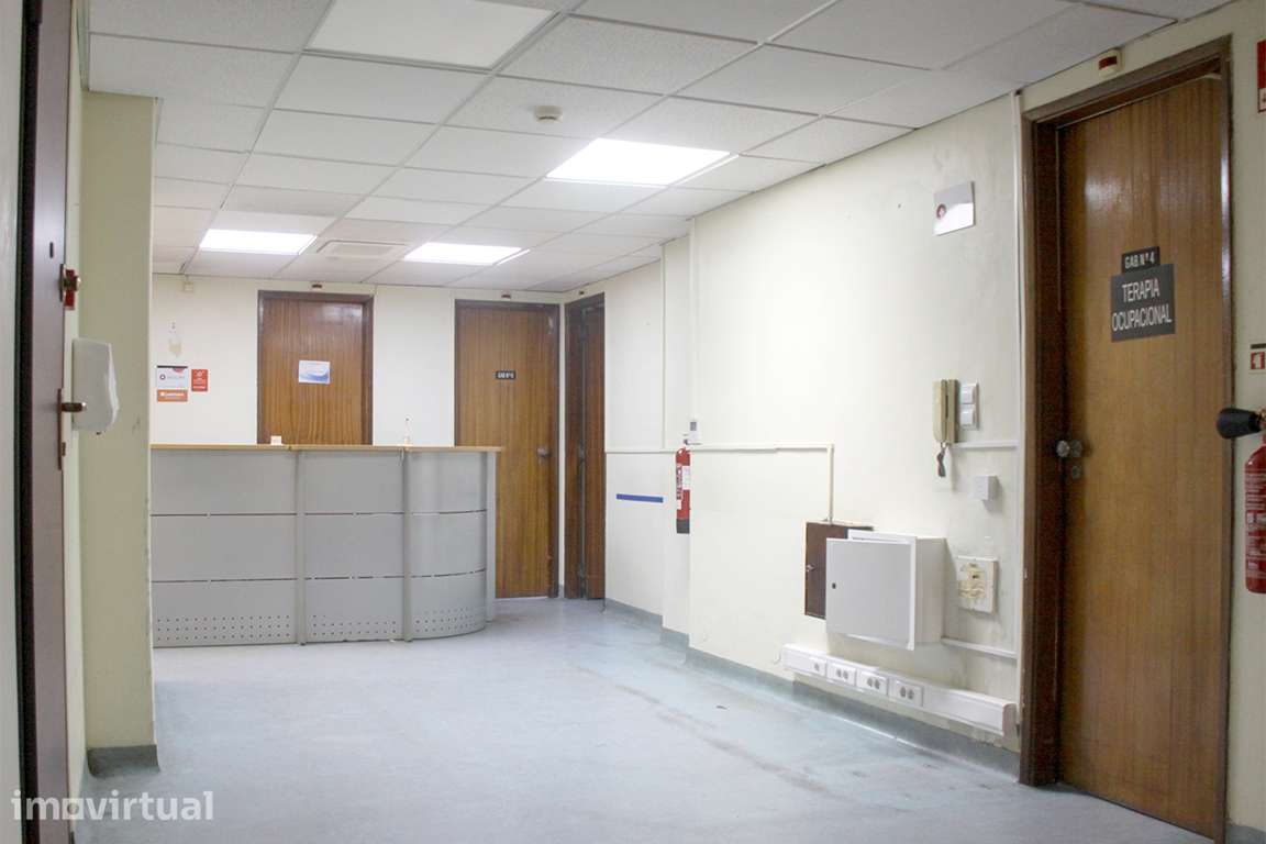 Consultório Médico >=T10 Venda em Almada, Cova da Piedade, Pragal e Ca - Grande imagem: 4/12