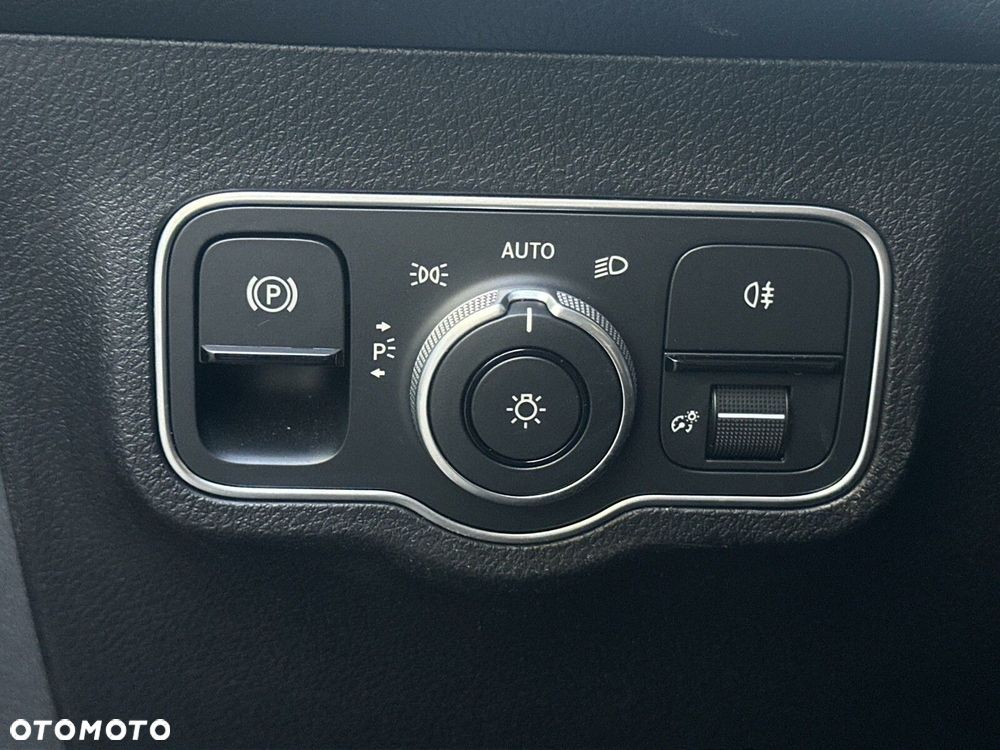 Mercedes-Benz GLB 200 Progressive 7G-DCT - 23