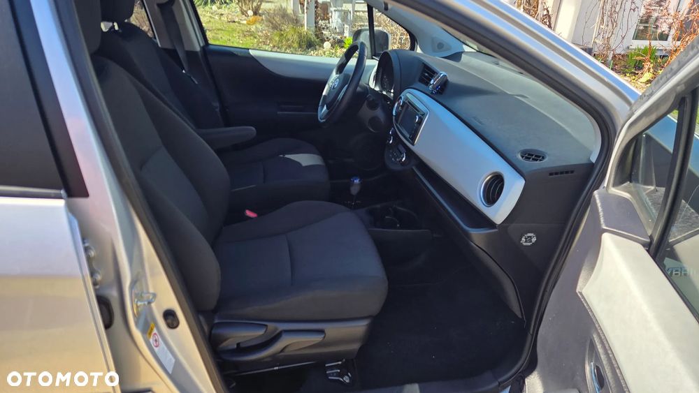 Toyota Yaris Hybrid 100 Premium - 9