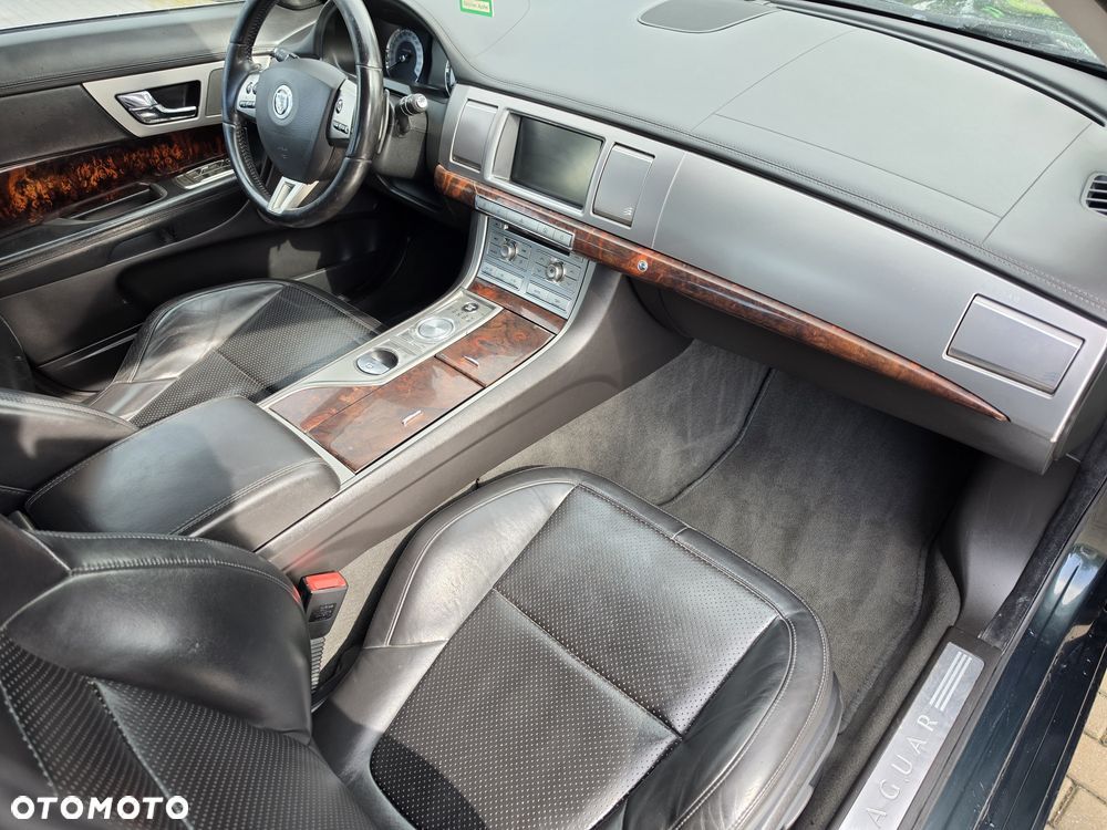Jaguar XF - 7
