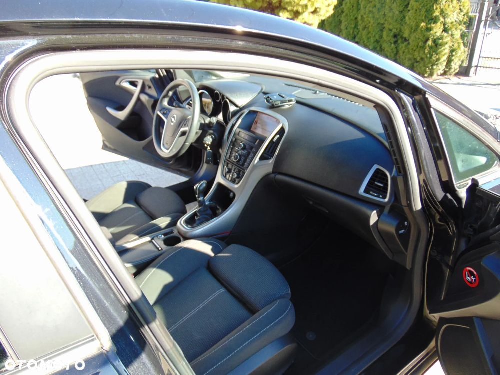 Opel Astra 1.6 Turbo - 11