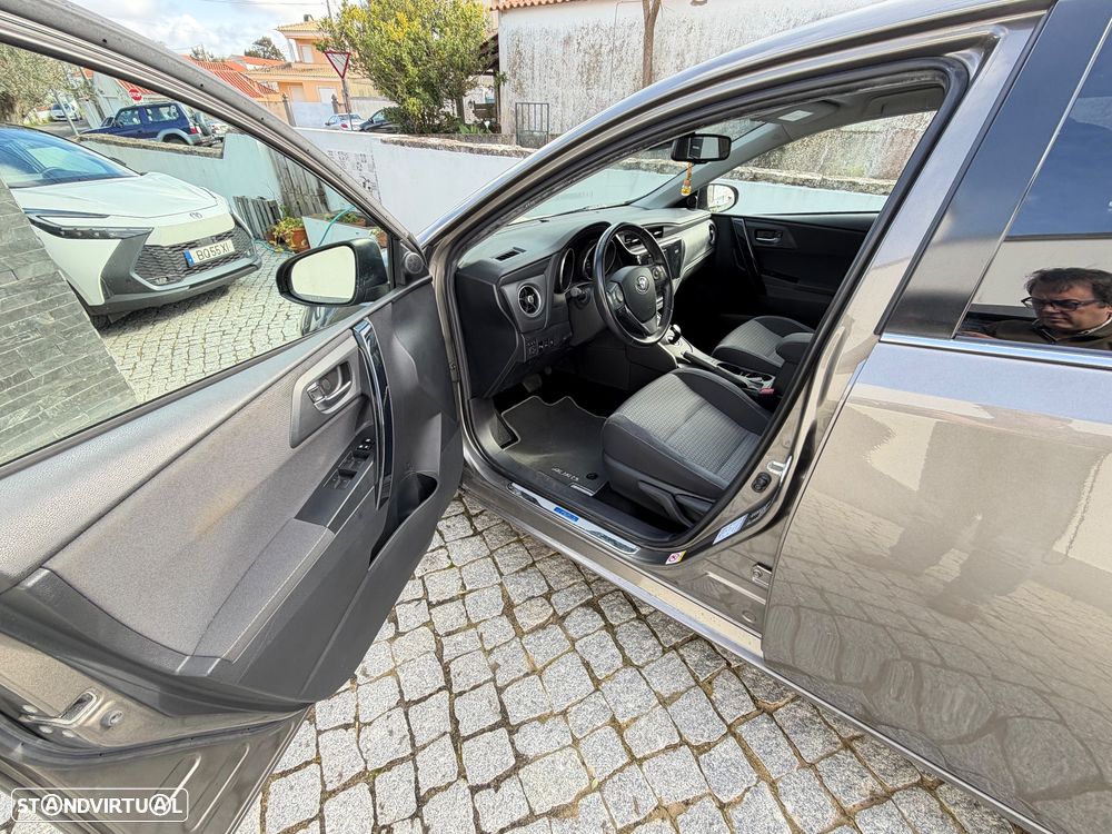 Toyota Auris 1.8 HSD Comfort +P.Techno+P.Sport - 11