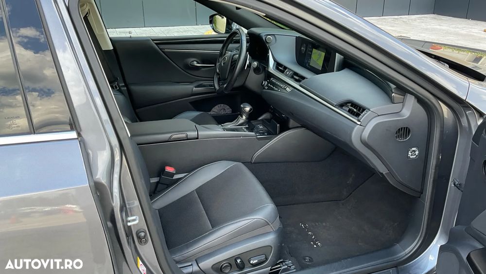 Lexus Seria ES 300h Executive - 16