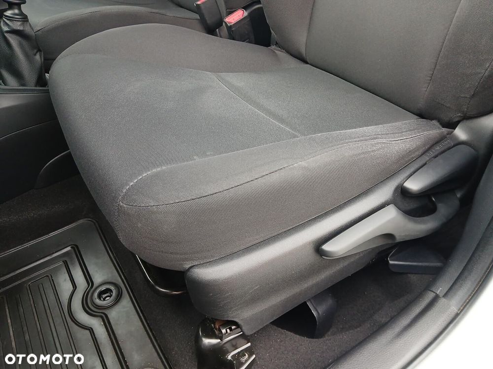 Toyota Yaris - 36