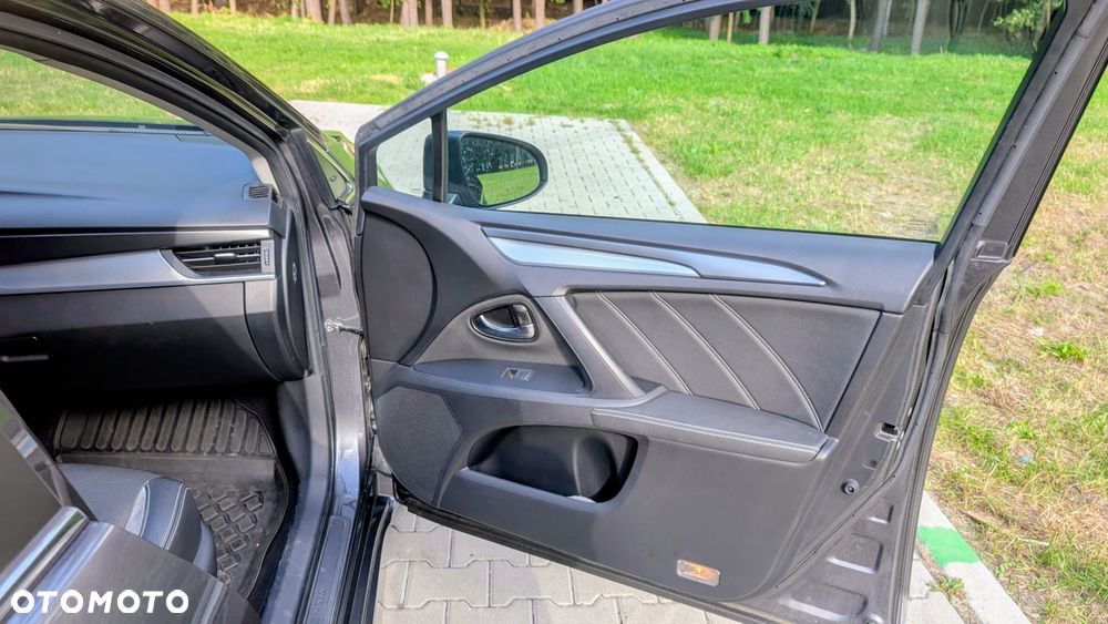 Toyota Avensis 1.8 Premium - 16