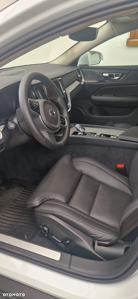 Volvo V60 Cross Country - 8