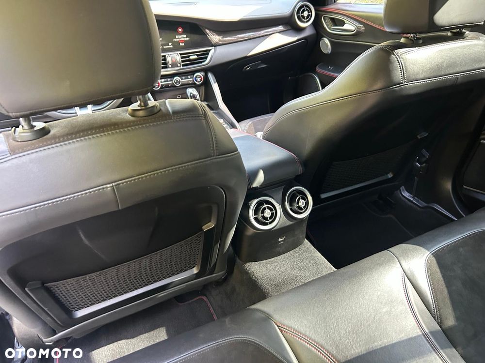Alfa Romeo Giulia 2.9 V6 Bi-Turbo AT8 Quadrifoglio - 20