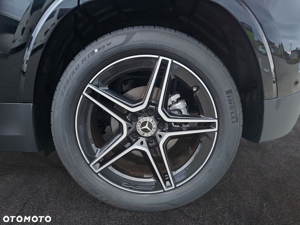 Mercedes-Benz GLA - 9