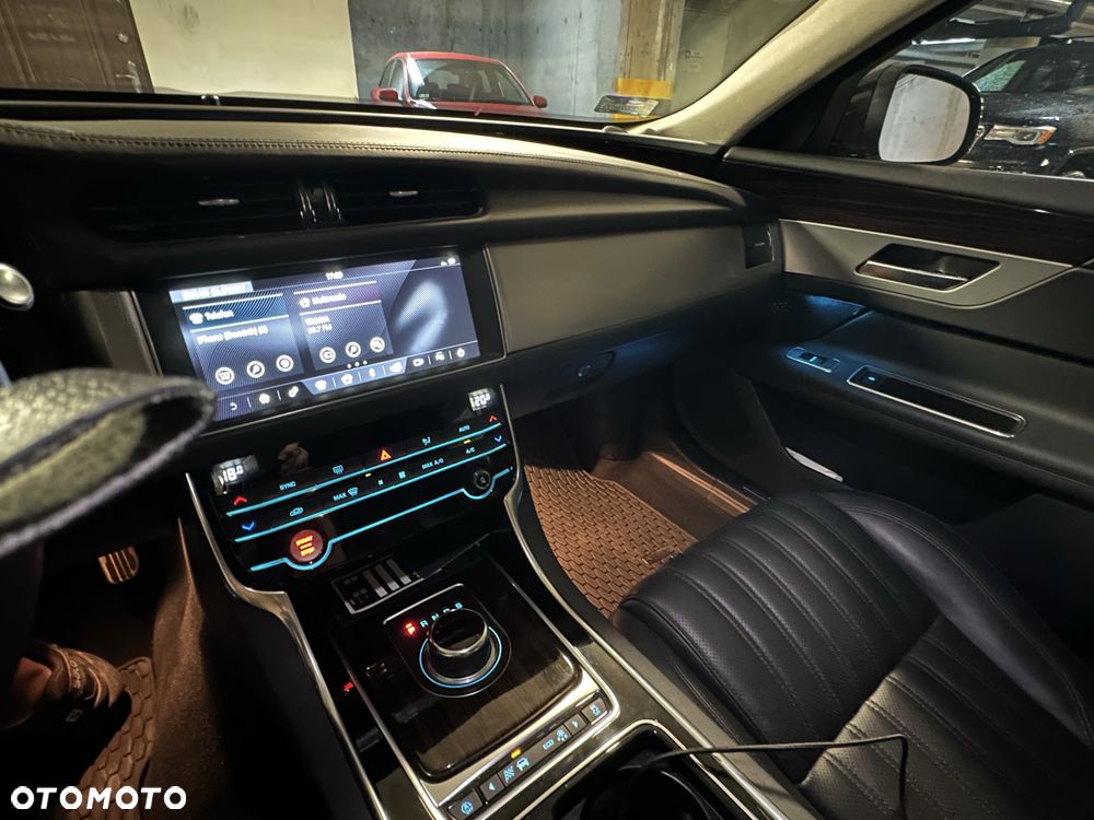 Jaguar XF - 4