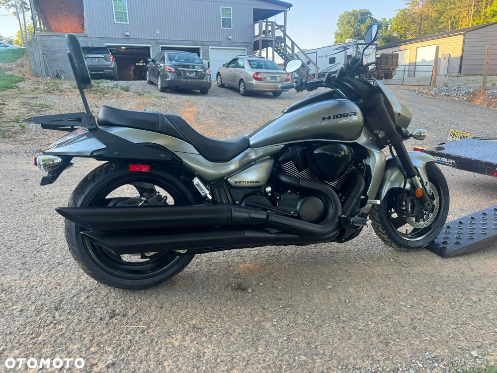 Suzuki Intruder - 18