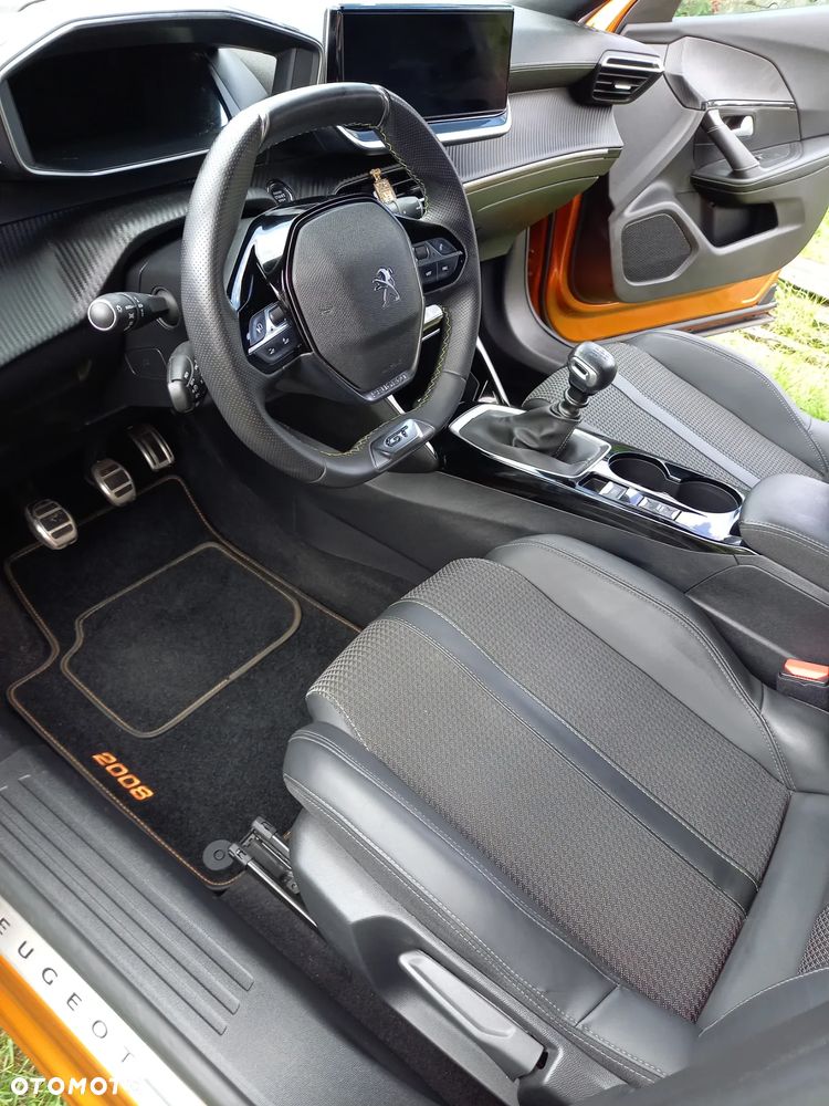 Peugeot 2008 1.2 PureTech GT Line S&S - 27