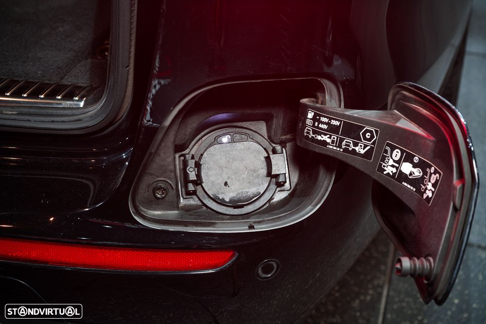 Mercedes-Benz E 300 de 9G-TRONIC AMG Line - 13