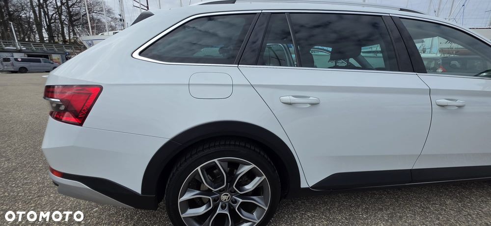 Skoda Superb 2.0 TDI SCR 4x4 Scout DSG - 38
