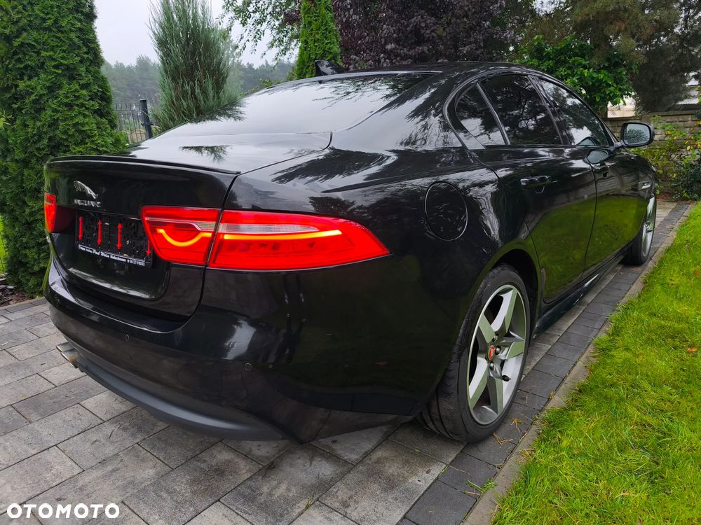 Jaguar XE 2.0 D AWD R-Sport - 3