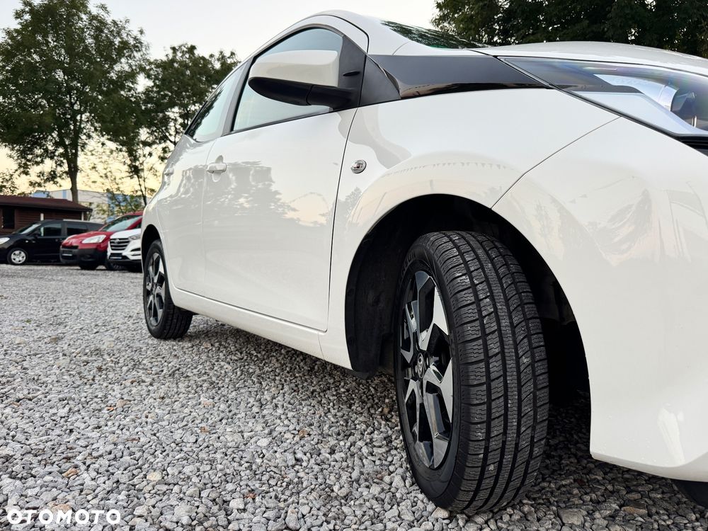 Toyota Aygo x.shift x-play connect - 16