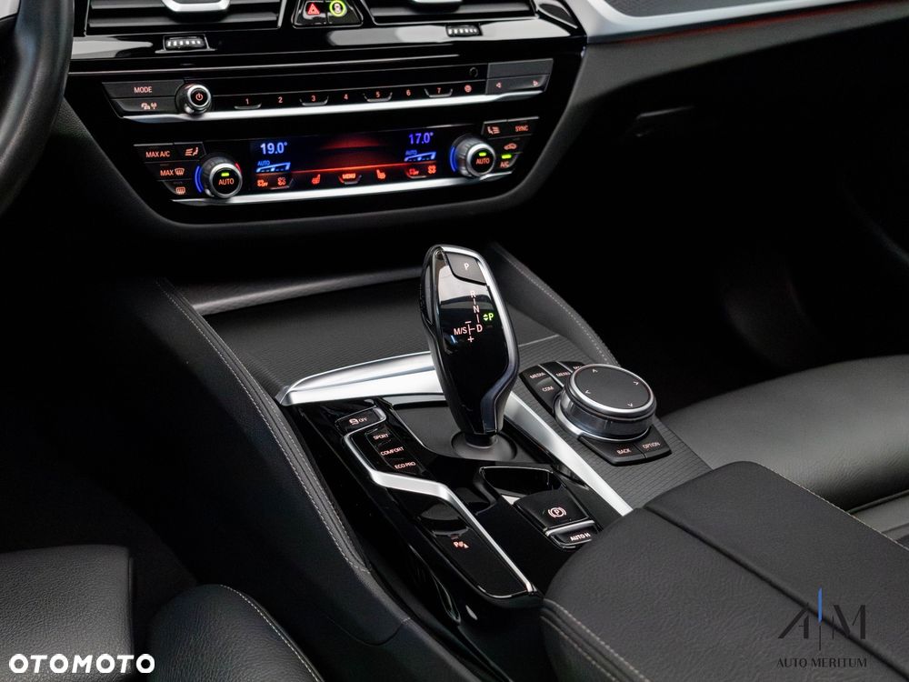 BMW Seria 5 540i xDrive - 33