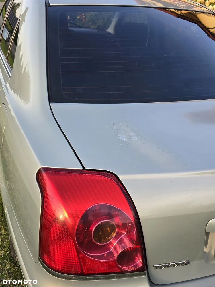 Toyota Avensis 2.2 D-4D Sol - 11