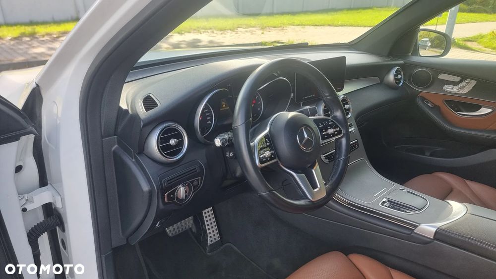 Mercedes-Benz GLC 300 4Matic 9G-TRONIC AMG Line - 9