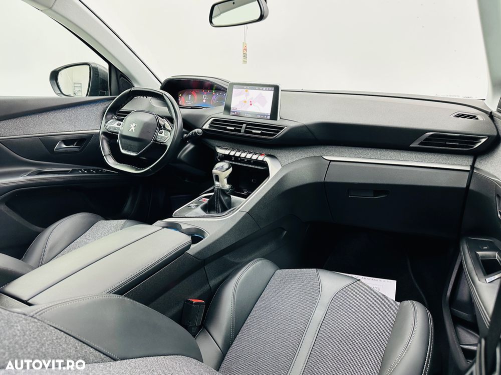 Peugeot 5008 1.2 Puretech Turbo s&s Allure - 23