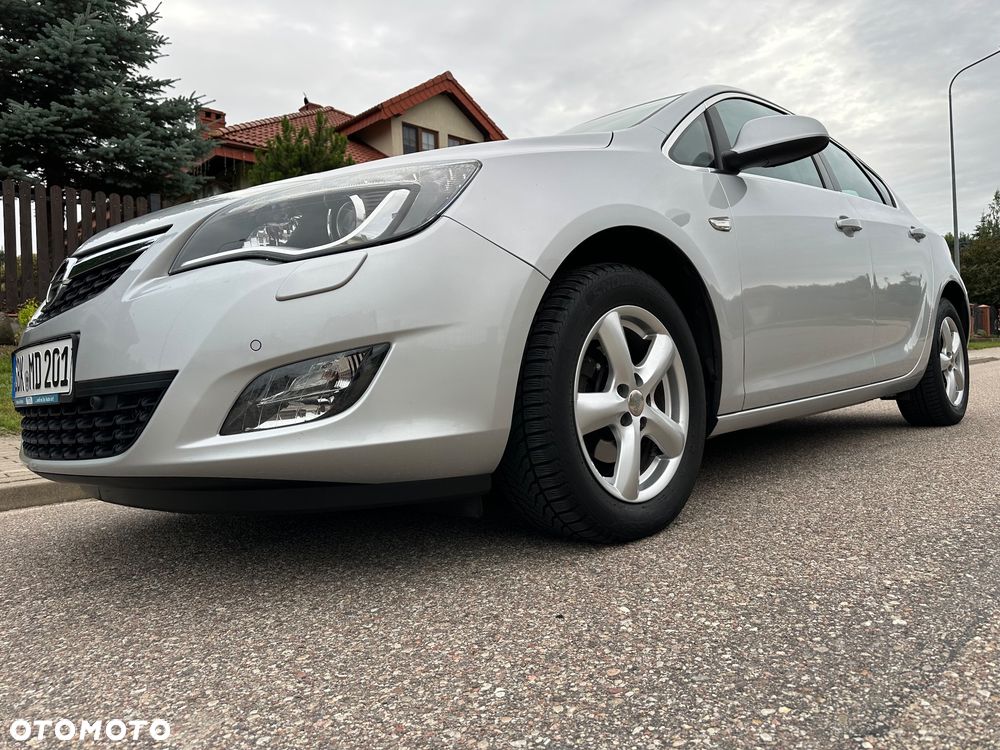 Opel Astra 1.4 Turbo Cosmo - 2