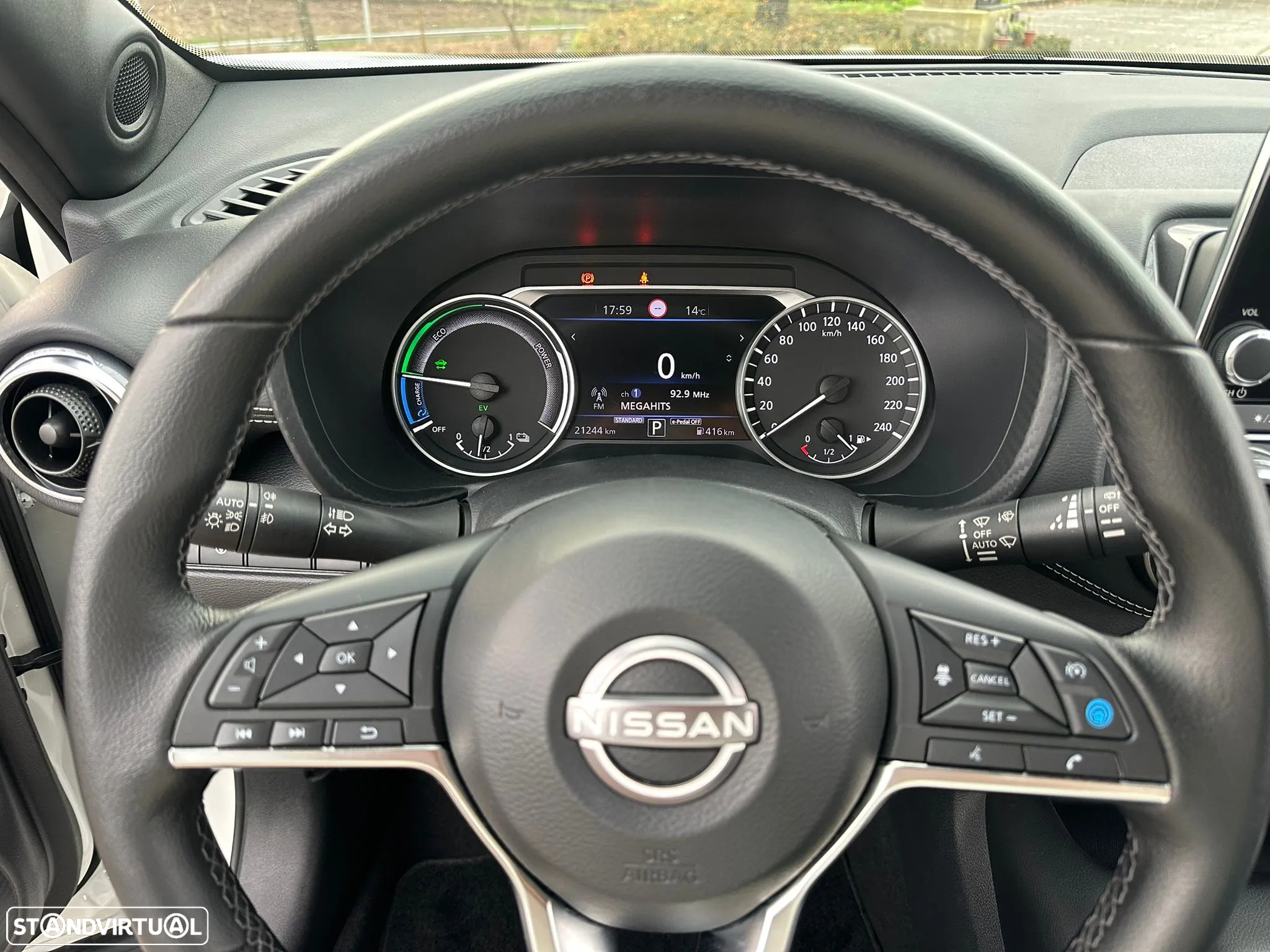 Nissan Juke 1.6 Hybrid Tekna TwoTone T - 23