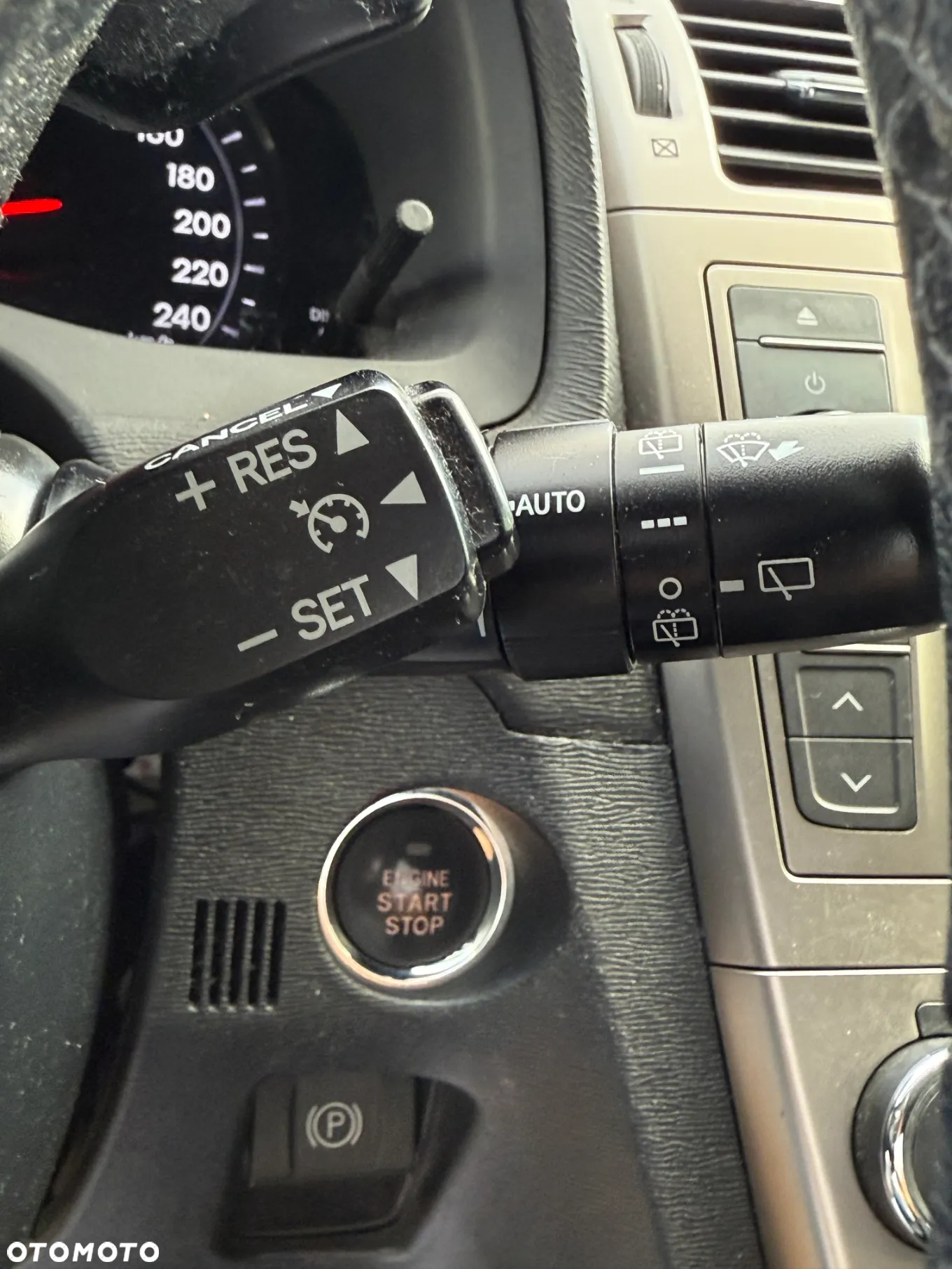 Toyota Avensis 1.8 Premium MS - 16