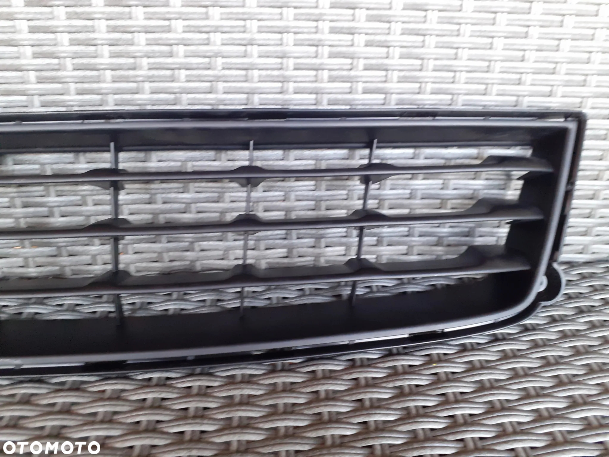 SUZUKI SPLASH 08- NOWA KRATKA ŚRODKOWA W ZDERZAK PRZÓD ORYGINALNA 71721-51K0  WYSYŁKA 24H - 3