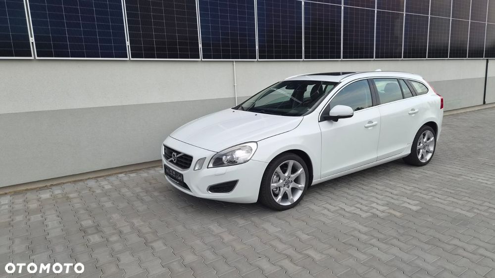 Volvo V60 D5 AWD Geartronic Summum - 1
