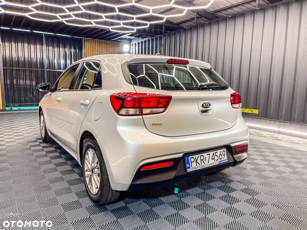 Kia Rio 1.2 L - 3