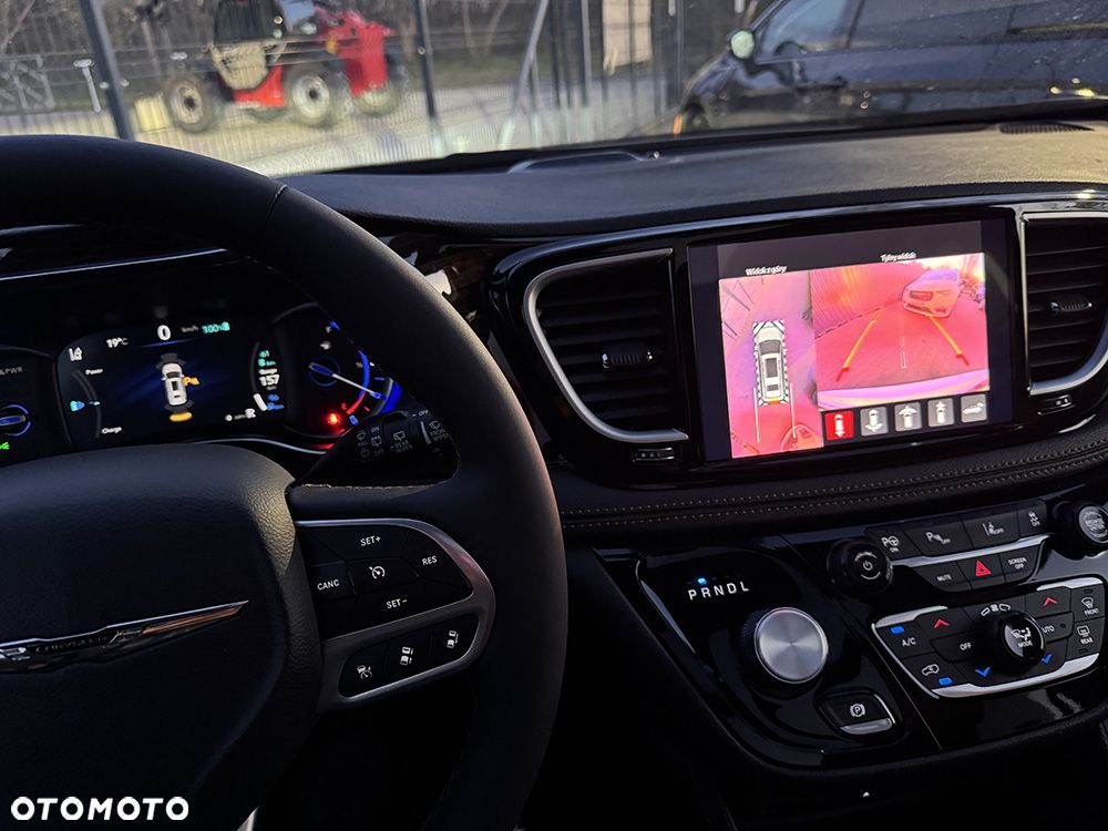 Chrysler Pacifica - 26