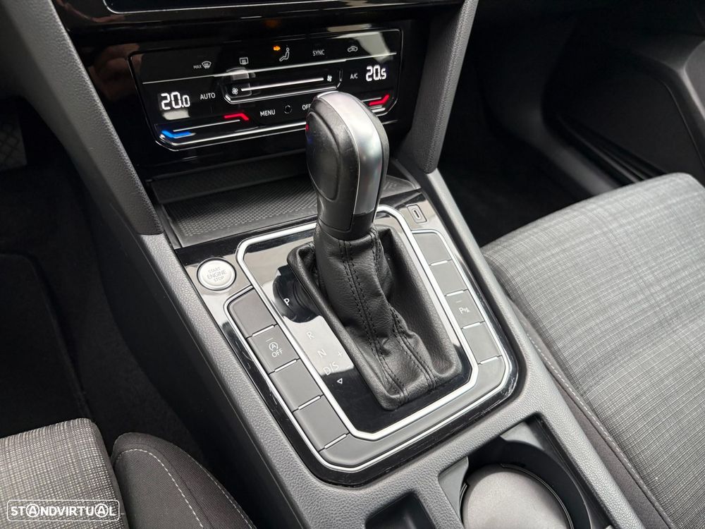 VW Passat Variant 2.0 TDi Elegance DSG - 56