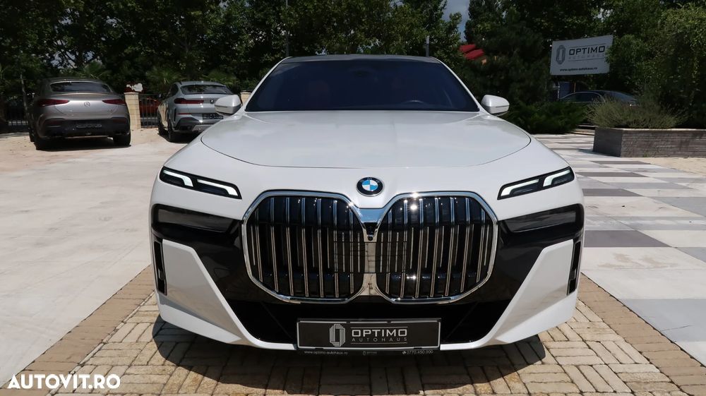 BMW Seria 7 740d xDrive MHEV - 31