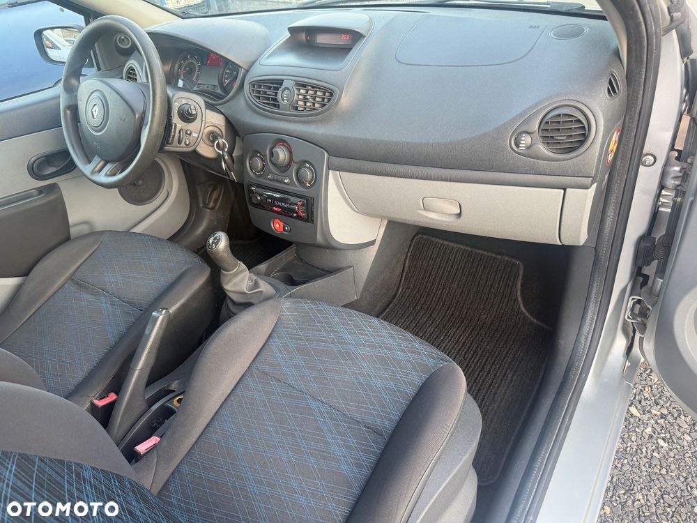 Renault Clio - 11