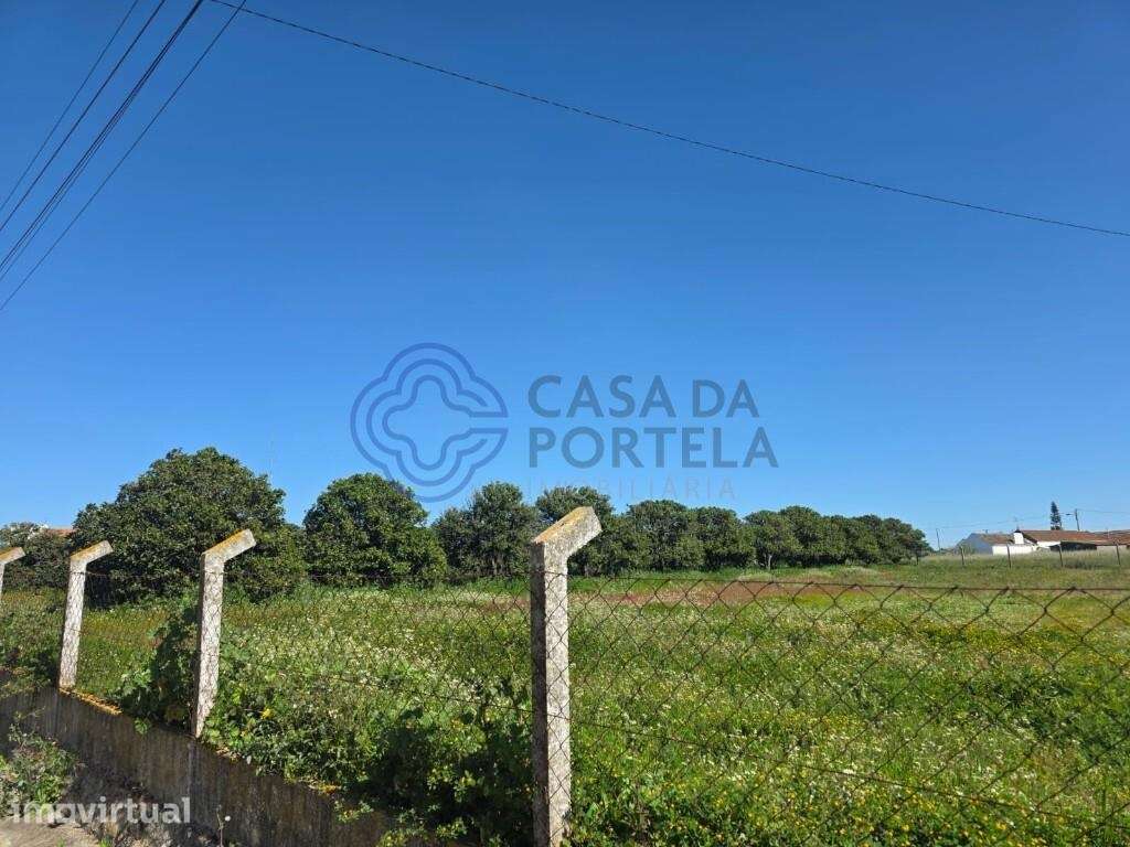 TERRENO COM ELEVADO POTENCIAL DE CONSTRUÇÃO – MONTIJO - Grande imagem: 2/18