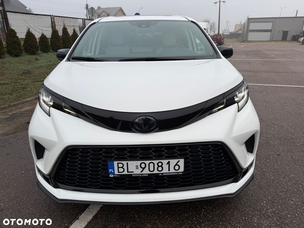 Toyota Sienna - 2