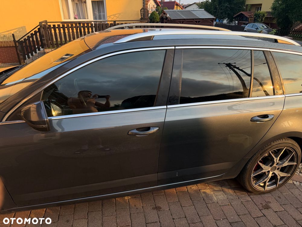 Skoda Octavia 2.0 TDI RS DSG - 2