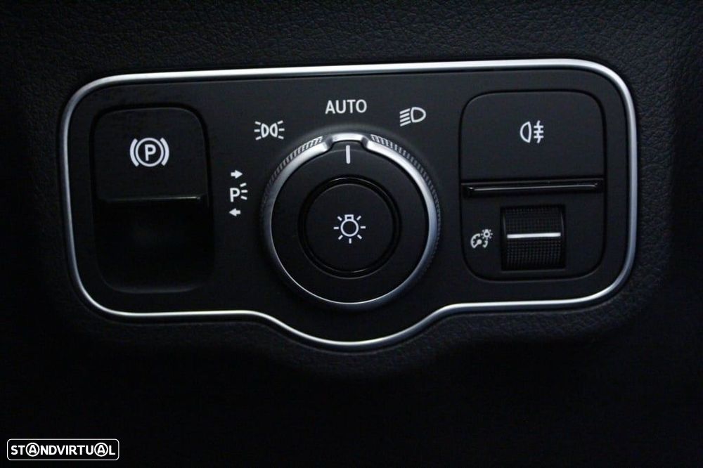 Mercedes-Benz GLA 180 d AMG Line - 28