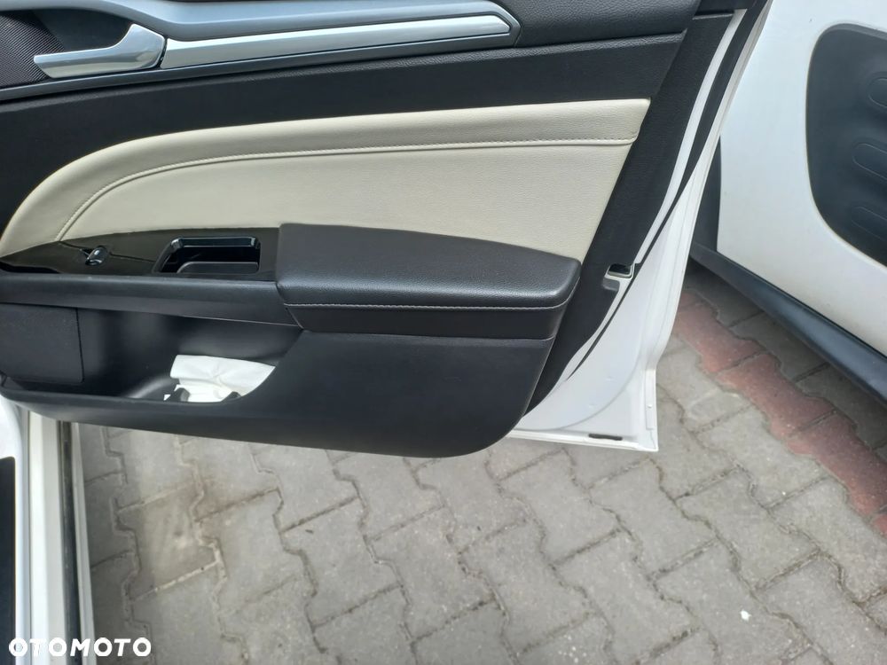 Ford Fusion 2.0 EcoBoost Titanium - 15