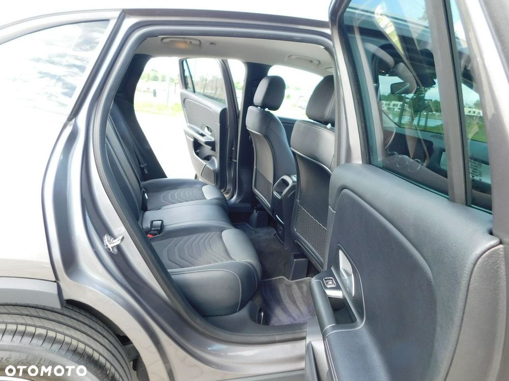 Mercedes-Benz GLA - 12