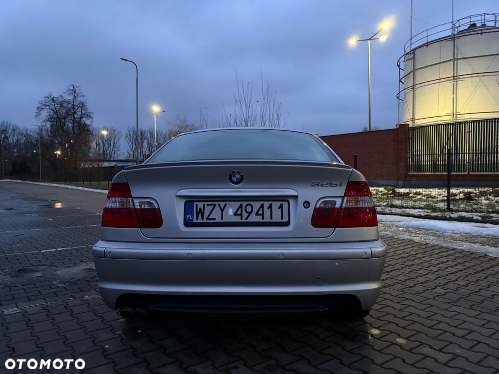 BMW Seria 3 325i Edition Sport - 6