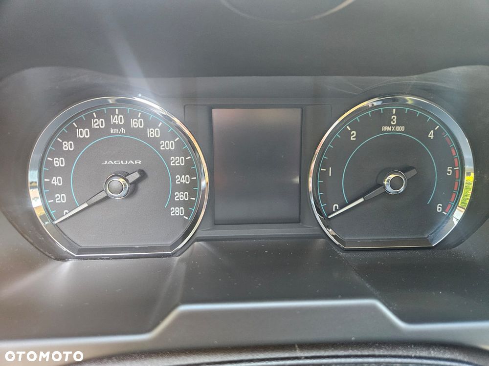 Jaguar XF 2.2 D Luxury - 4